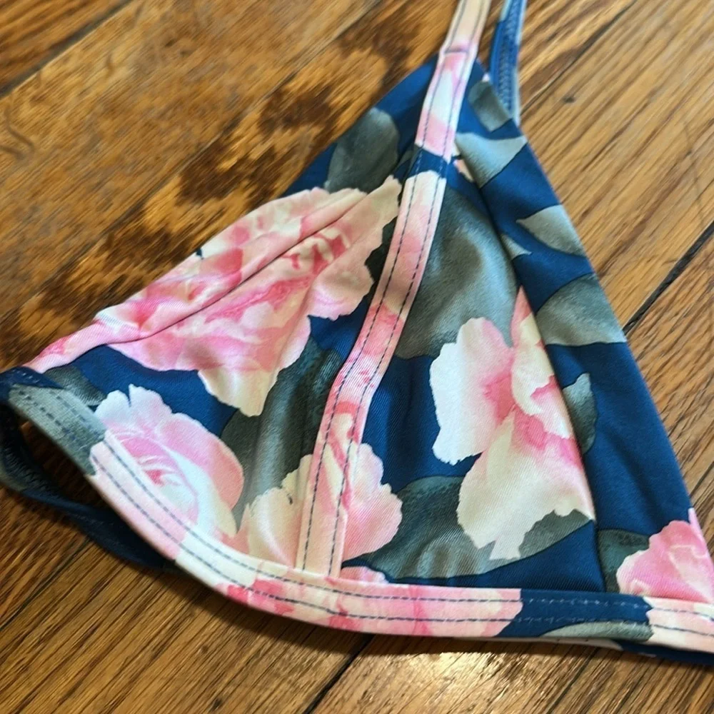 NWT Frankie’s bikinis Valentina bikini swim top in pink peony L Floral
